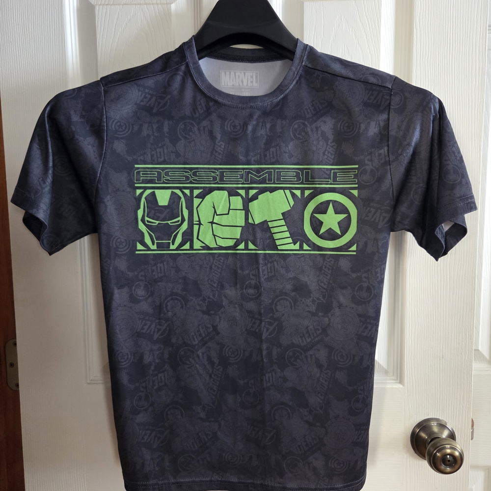 Marvel Avengers “Assemble Hero” Graphic T-Shirt Black Green Youth XL(14/16)